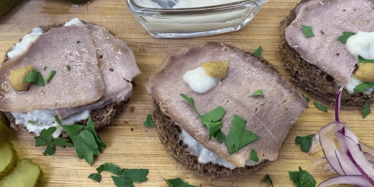 Рецепт ідеальної та дуже смачної закуски зі свинячого язика