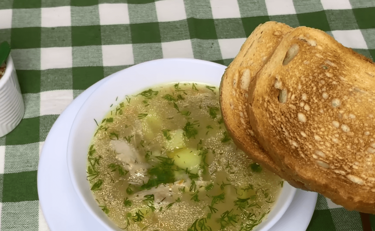 Рецепт курячого польського супу, який підкорив своїм смаком мільйони людей