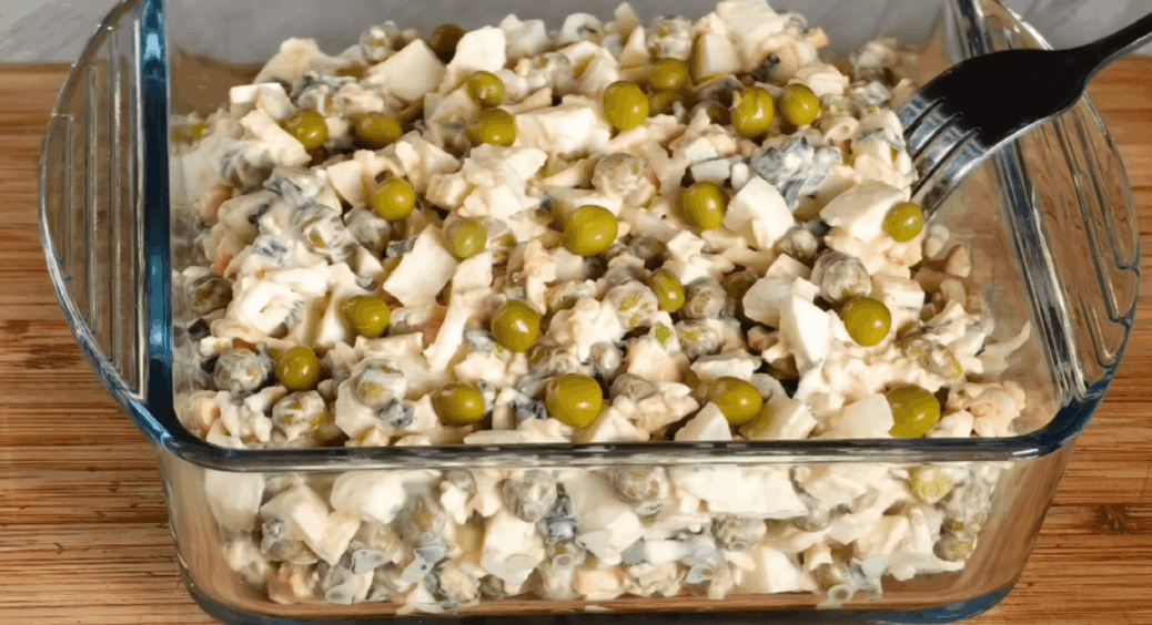 Секрет моєї студентської юності і досі актуальний: цей бюджетний салат замінив дорогі закуски 