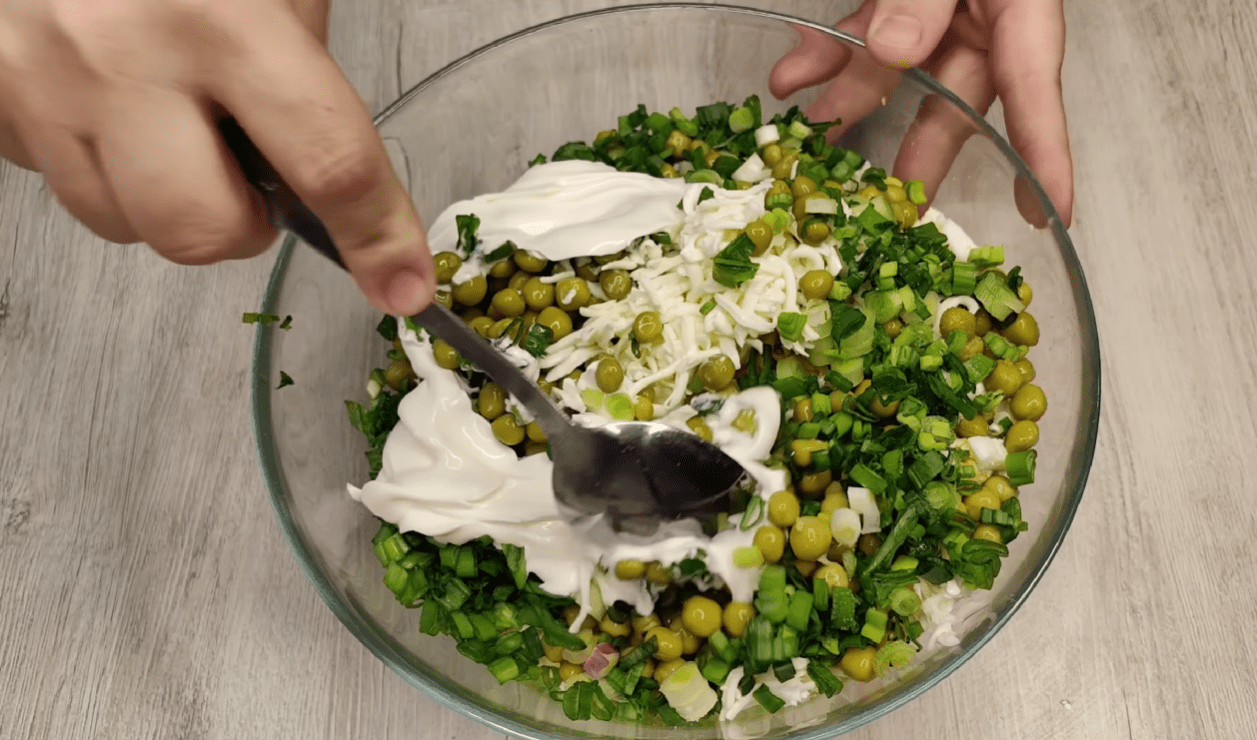 Кулінари згадали рецепт смачного буджетного салату з 90-х років