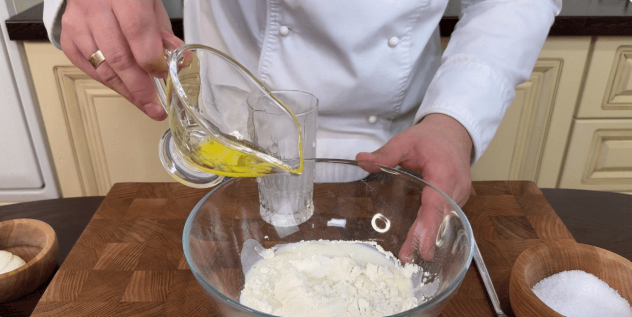 Кухарі дали рецепт смачного сирно-картопляного хліба на сковороді