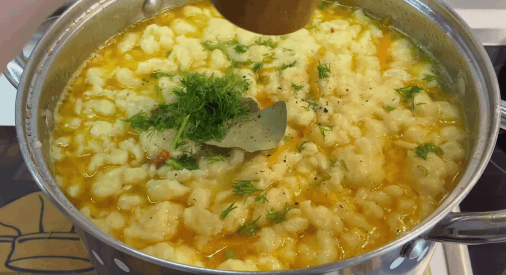 Напрочуд економно та дуже смачно: суп “Затируха” – смак дитинства, який ми незаслужено забули 