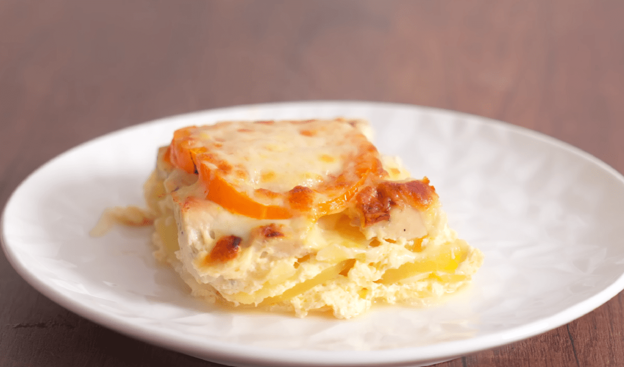 Кулінарка дала рецепт смачної вечері з курки та картоплі у духовці