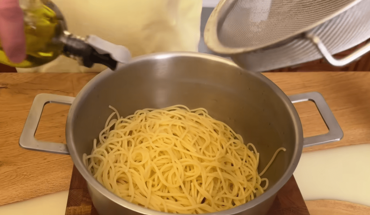 Євген Клопотенко розповів, як не потрібно готувати макарони