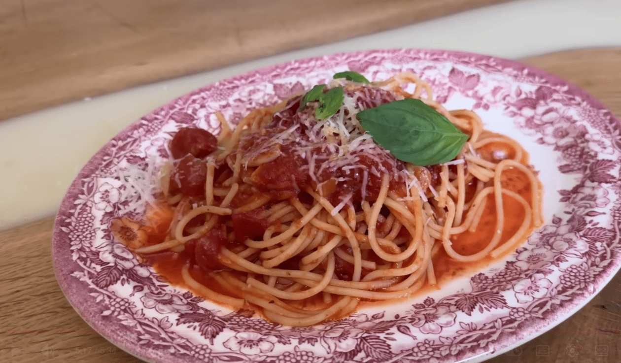 Євген Клопотенко розповів, як не потрібно готувати макарони