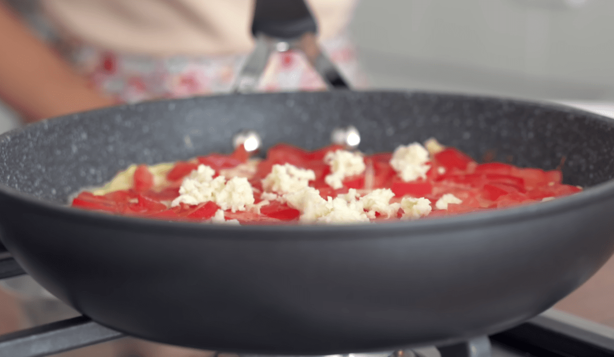 Рецепт оригінального сніданку з лавашем замість звичайної яєчні