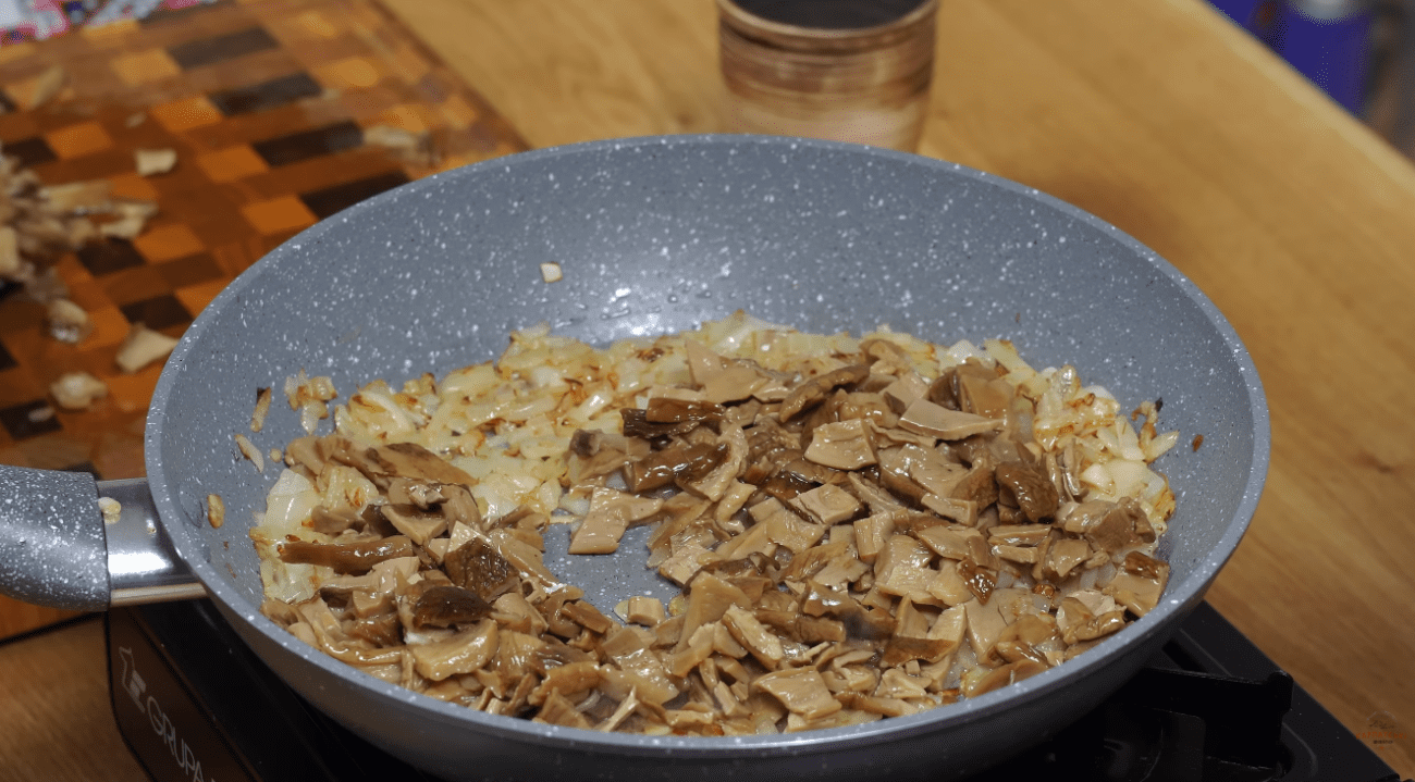 Рецепт легендарної закарпатської підливи із сушених місцевих грибів