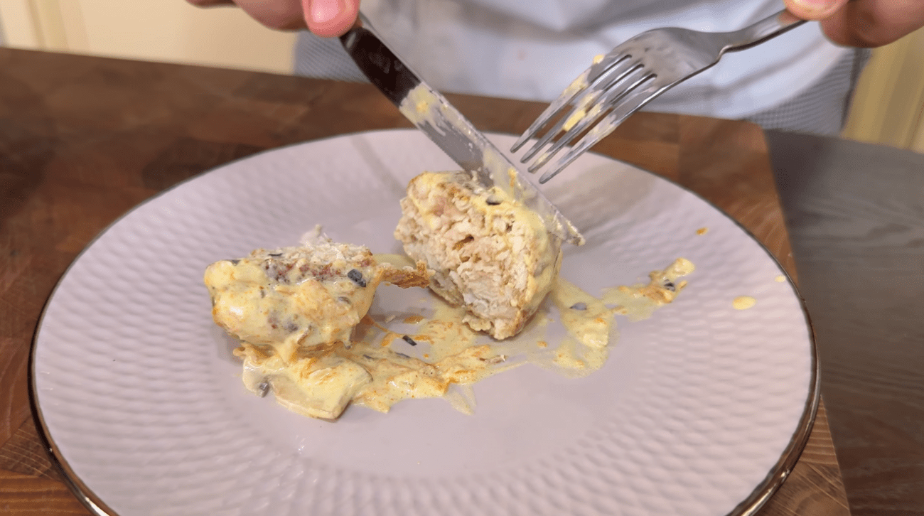 Рецепт соковитих тефтелів в оригінальному грибному соусі, як у МастерШе