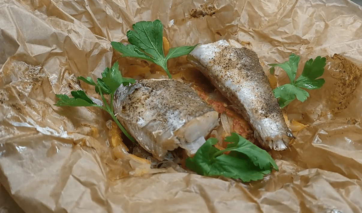 Рецепт риби з овочами у мішечках з пергаменту — зручно і без зайвого посуду