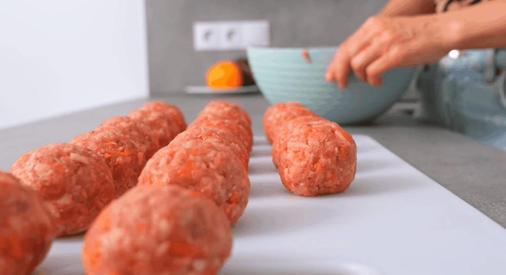 Я просто замінила рис на овочі! Тефтелі, які в 1000 разів смачніші за бабусині – рецепт 