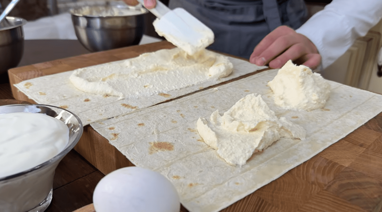 Найпростіший рецепт пирога з сиром без мороки – все змішали і готове