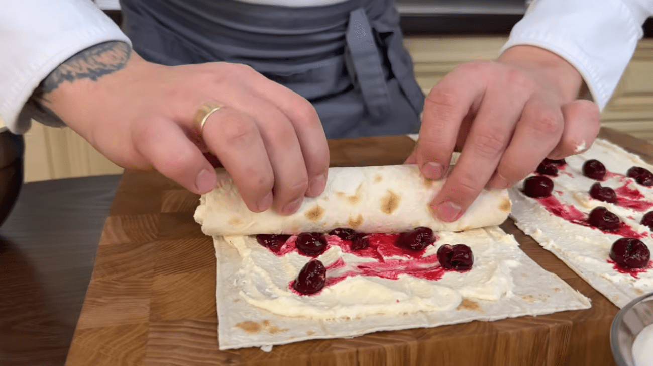 Найпростіший рецепт пирога з сиром без мороки – все змішали і готове