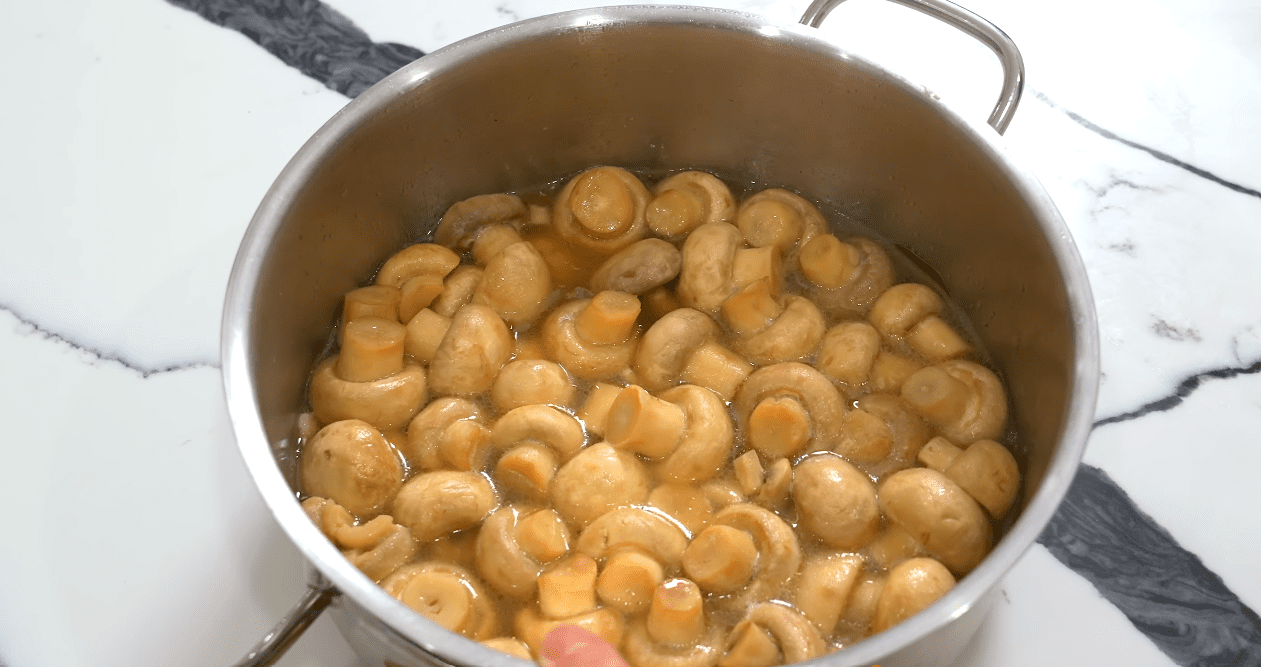 Рецепт маринованих печериць, які виходять в 2 рази дешевше за покупні