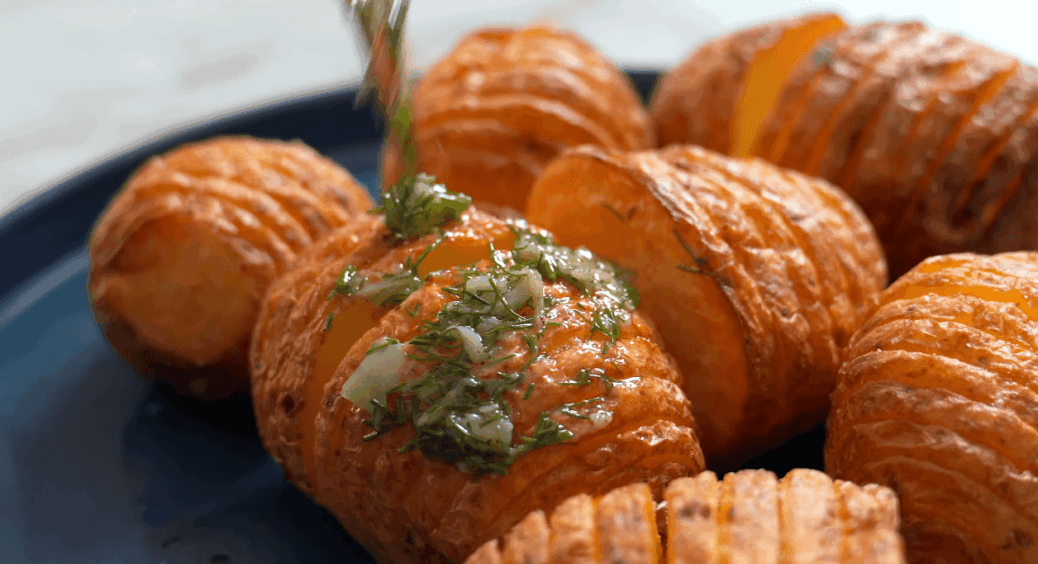 20 років тому я здивувала родичів цією картоплею: ​​тепер готую тільки так – уся справа у соусі 