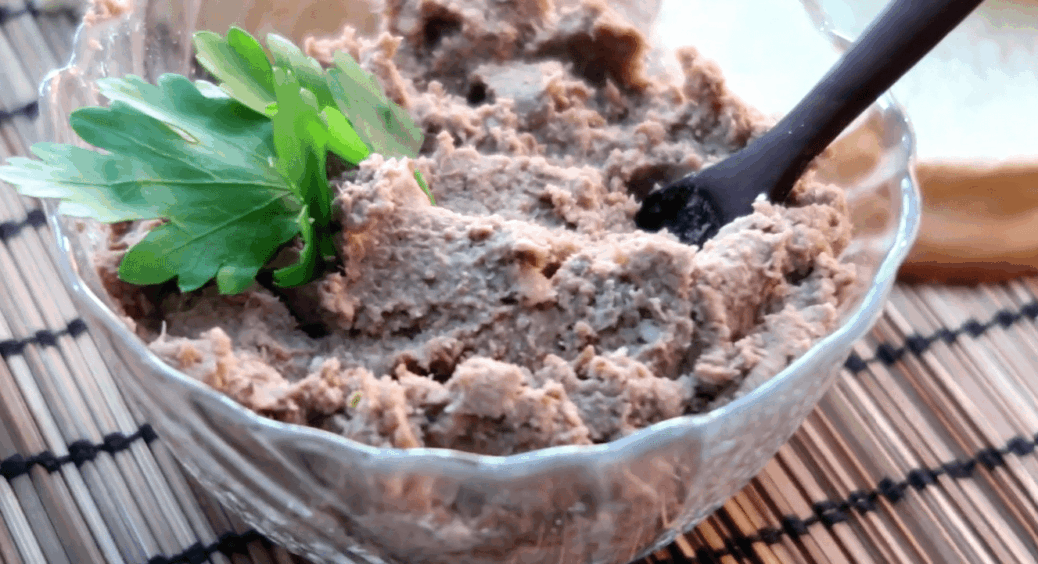 Ніхто не вірить, що в цьому паштеті зовсім немає печінки: густа намазка на хліб із сочевиці 