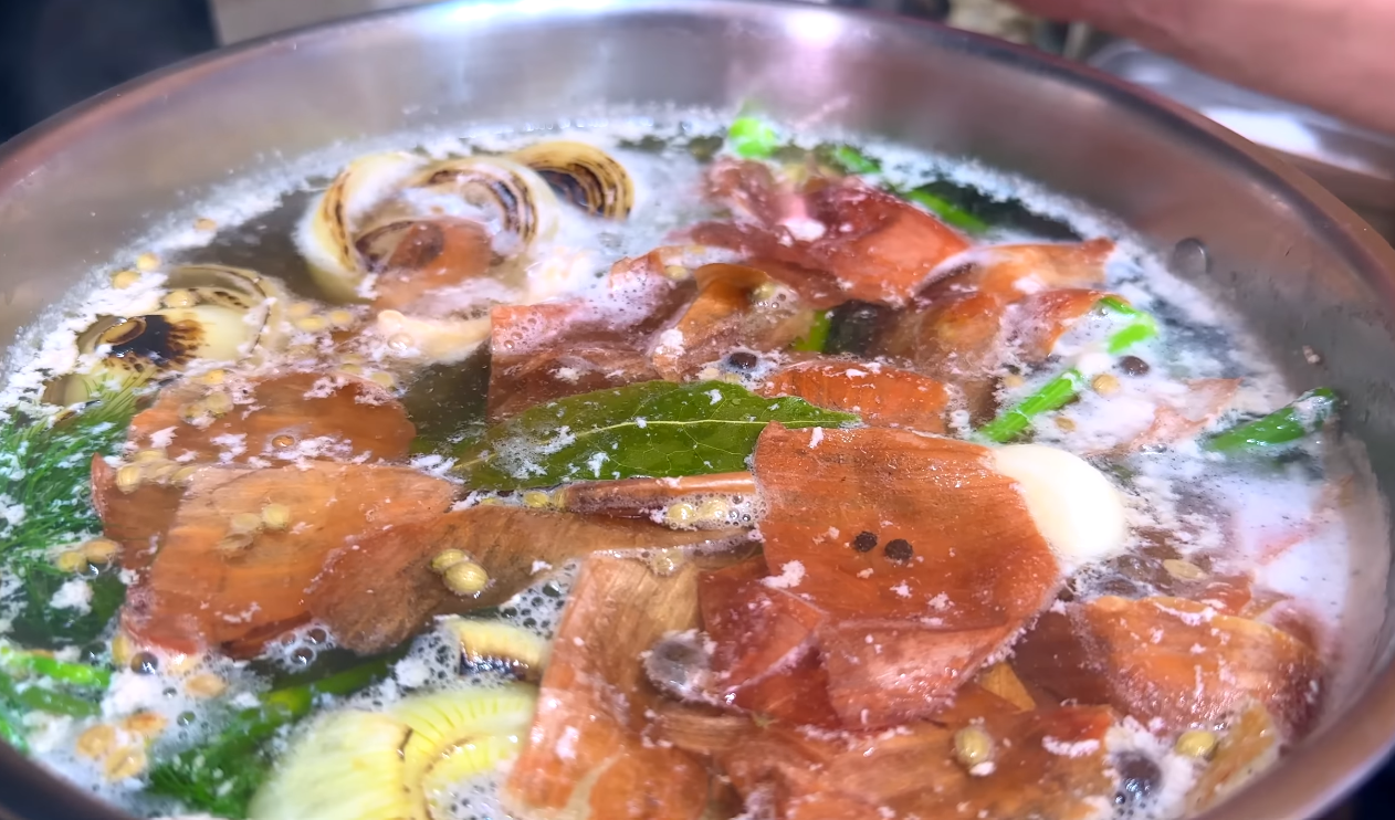 Рецепт густої та ситної юшки за справжні копійки без м'яса