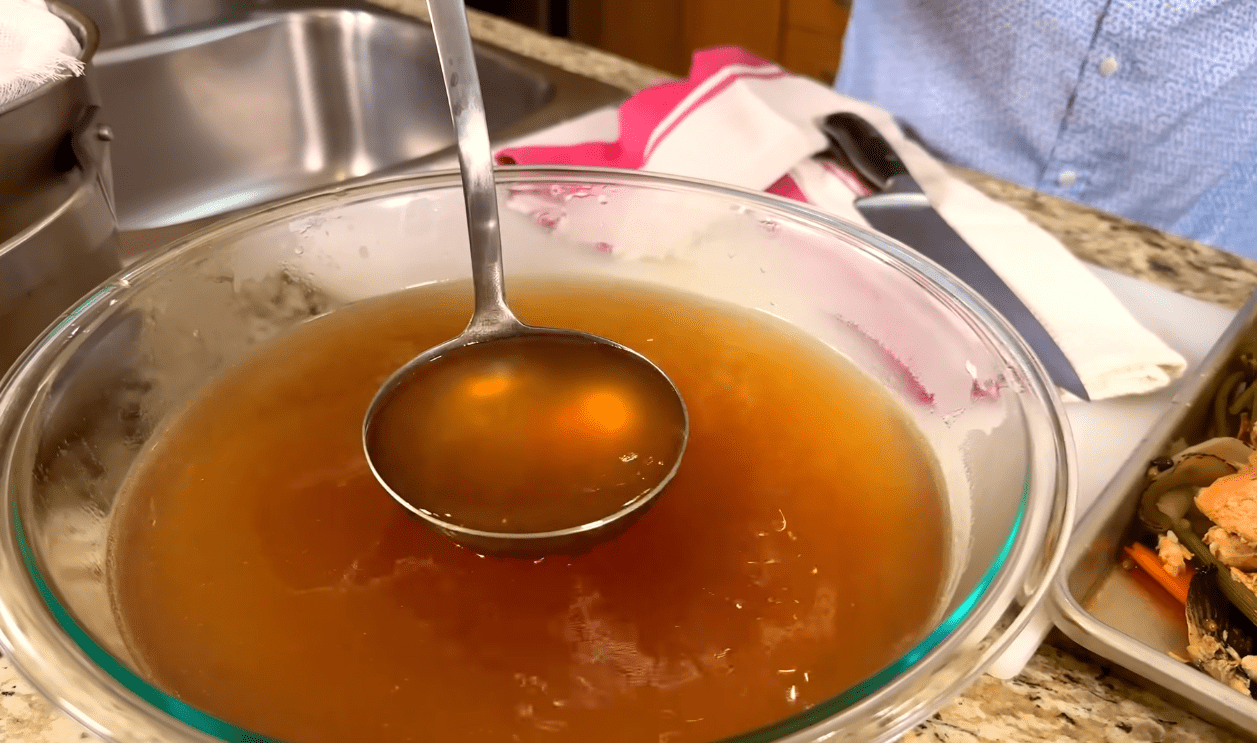 Рецепт густої та ситної юшки за справжні копійки без м'яса