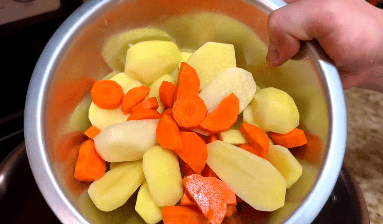 Рецепт густої та ситної юшки за справжні копійки без м'яса