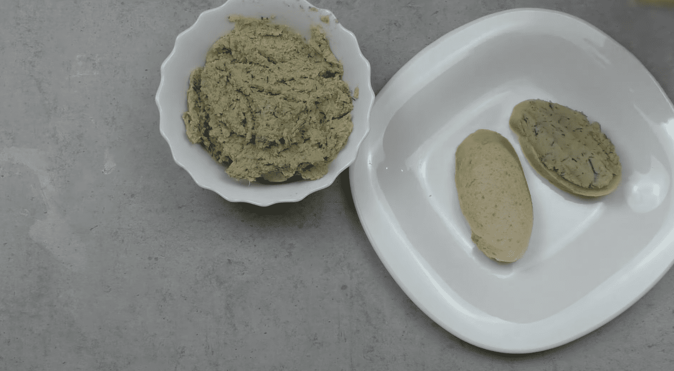 Рецепти 3 недорогих намазок на святковий стіл замість нарізки з ковбаси