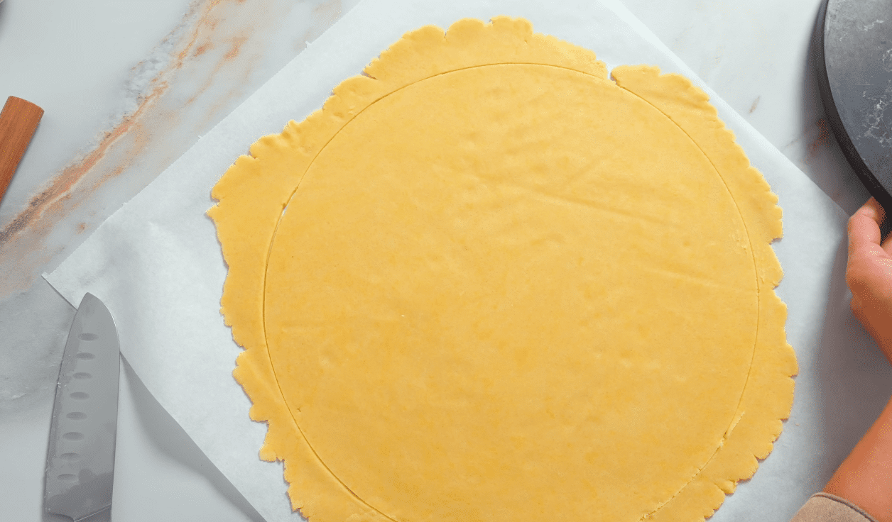 Рецепт пирога з варенням, збитими білками та горіхами за кілька хвилин