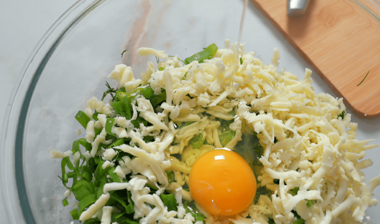 Рецепт супер корисного та поживного сніданку з сиру та яєць