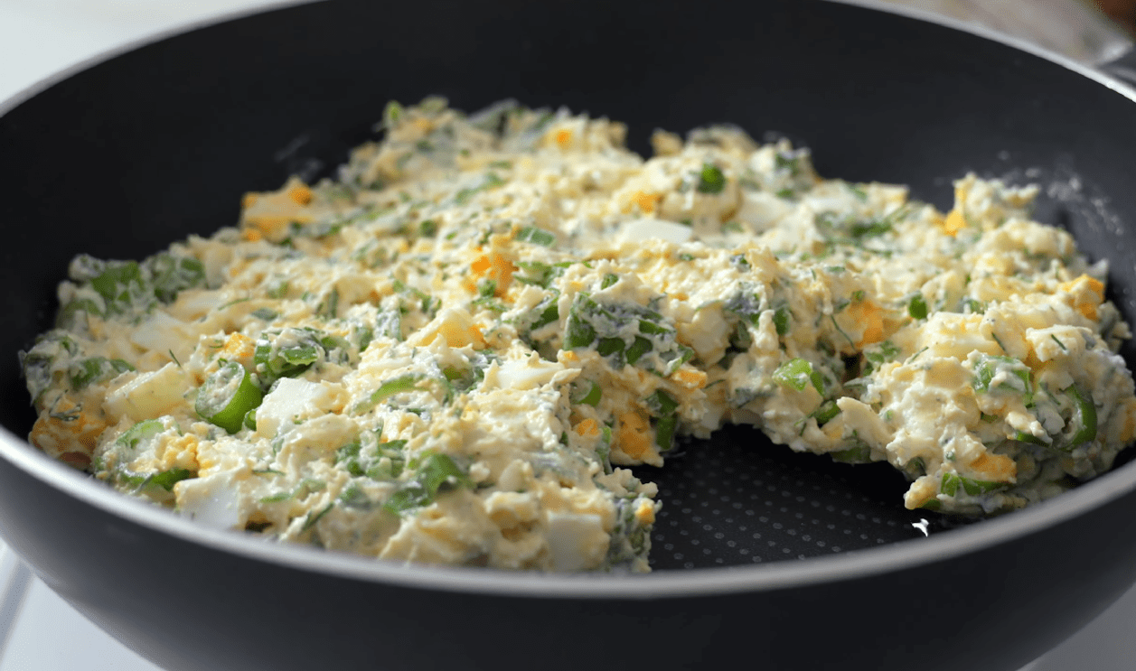 Рецепт супер корисного та поживного сніданку з сиру та яєць