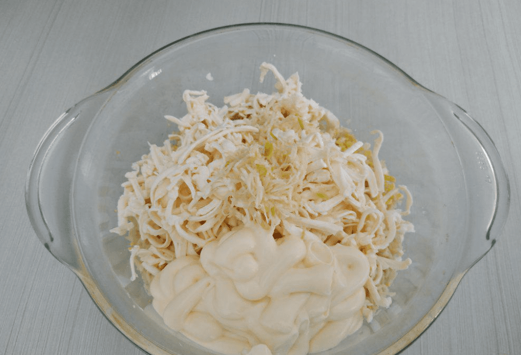 Кулінари розсекретили рецепт ситної та ніжної вечері з плавленого сирка