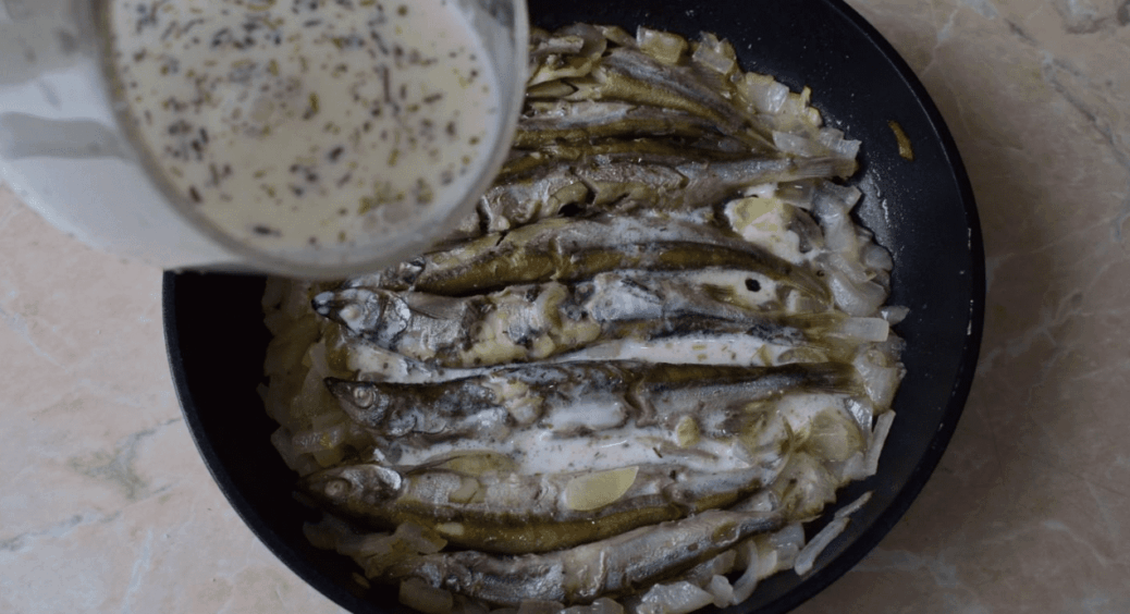 Замість дорогих шпротів роблю домашню закуску з мойви: всього 3 інгредієнти і менше години часу 