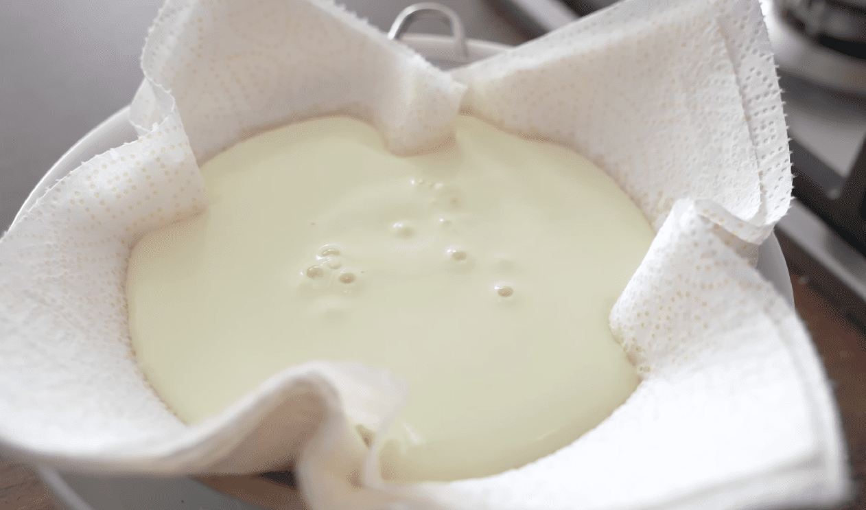 Кулінари розповіли, як зробити вдома справжній вершковий сир із 2 інгредієнтів