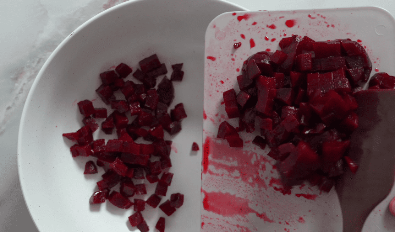 Кулінари розповіли, як урізноманітнити смак салату з буряка – рецепт