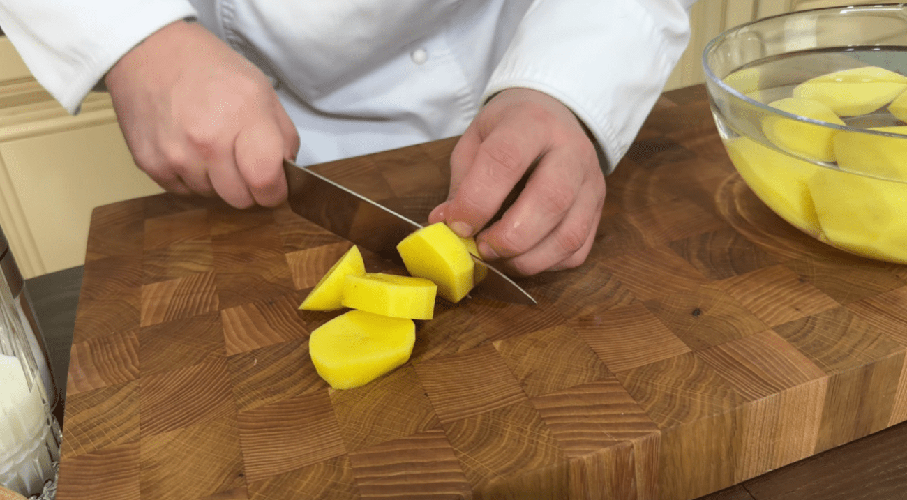 Рецепт повноцінного обіду або вечері на велику родину з курячого стегна