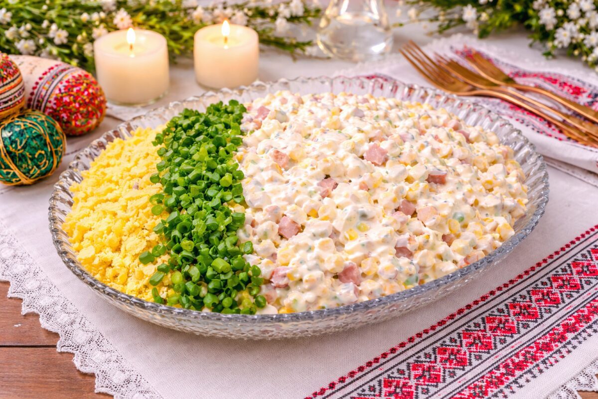 Кулінари розсекретили найсмачніший рецепт салату з шинки на Великдень 2026. Фото: Сенсація Кулінари розсекретили найсмачніший рецепт салату з шинки на Великдень 2026. Фото: Сенсація