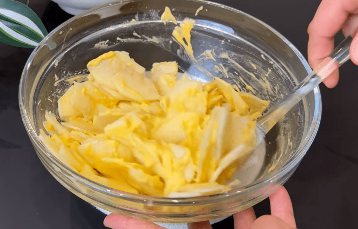 Рецепт дуже смачного яблучного пирога