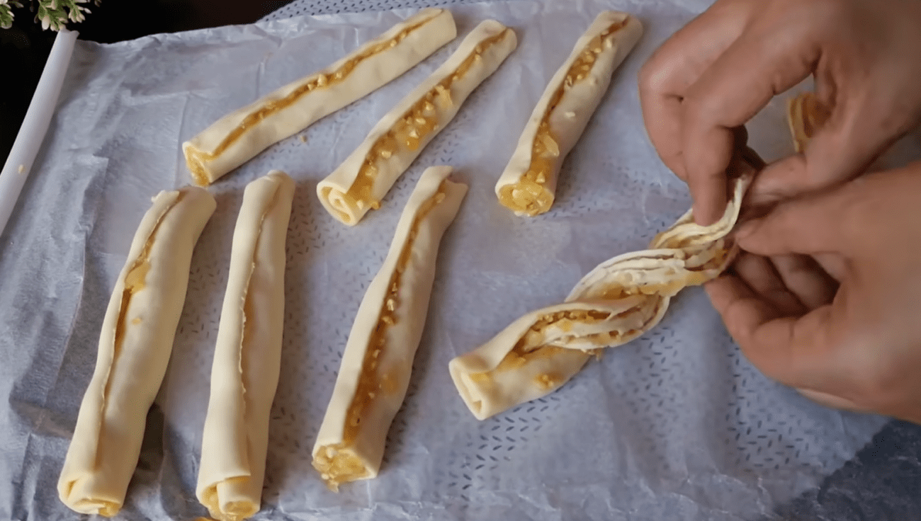 Рецепт дуже смачних листкових пиріжків з яблуками