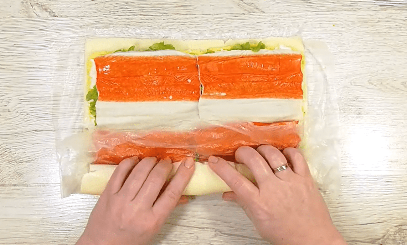 Рецепт смачної закуски на святковий стіл з плавлених сирків