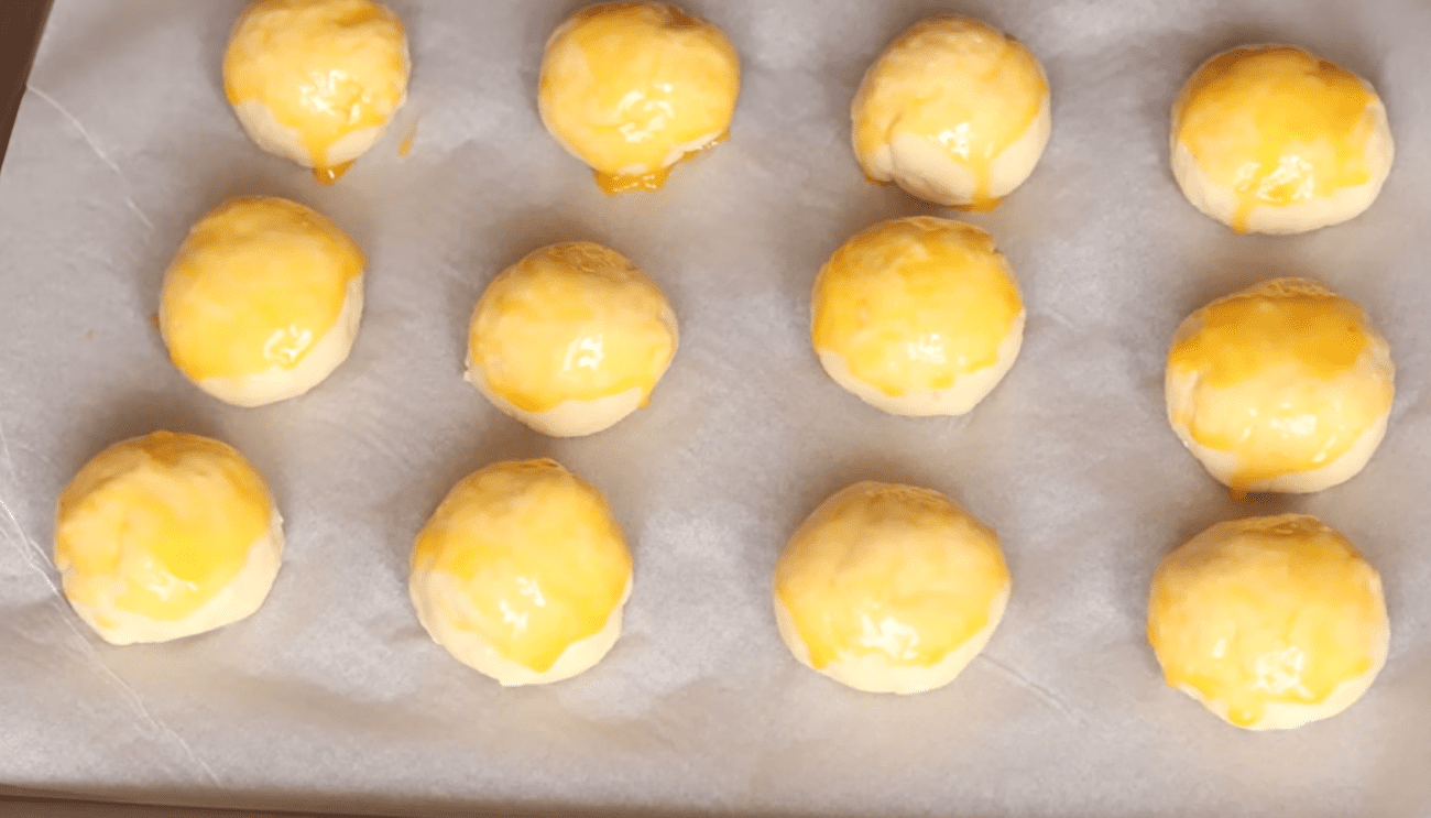 Рецепт швидких і дуже смачних булочок до чаю з кисломолочного сиру