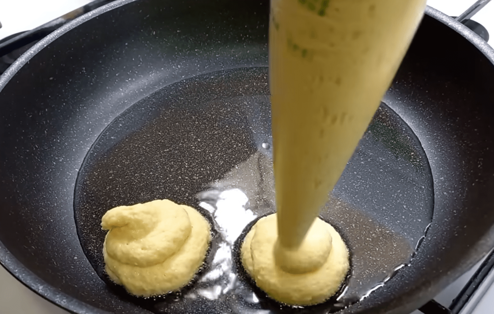 Рецепт дуже смачних і пухких оладків на манці без борошна