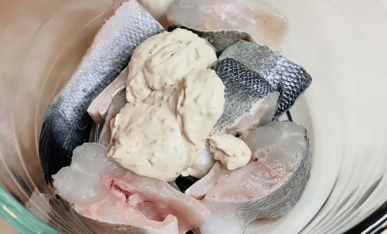 Кулінари розповіли, як смачно запекти рибу в духовці