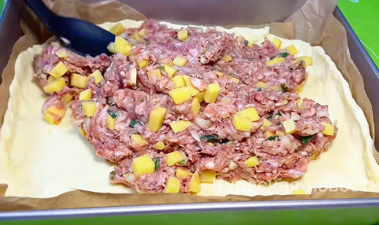 Рецепт смачного і ситного пирога з м'ясом і картоплею