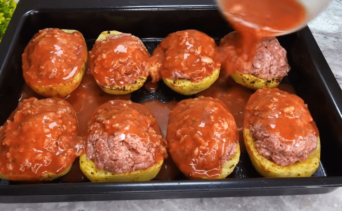 Рецепт дуже смачної фаршированої картоплі на святковий стіл