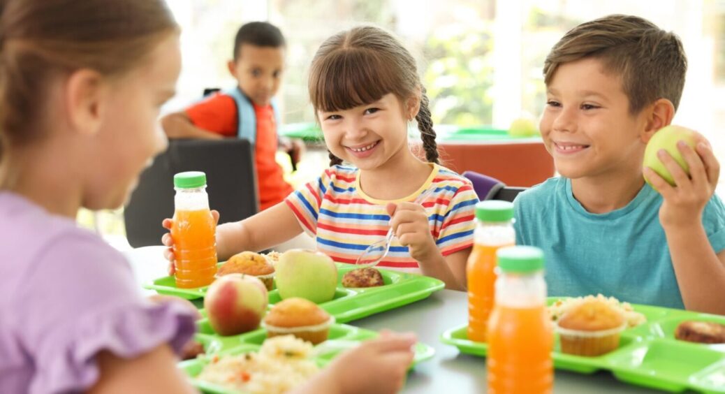 Як виглядають шкільні обіди в Америці – це здивує багатьох українських батьків 