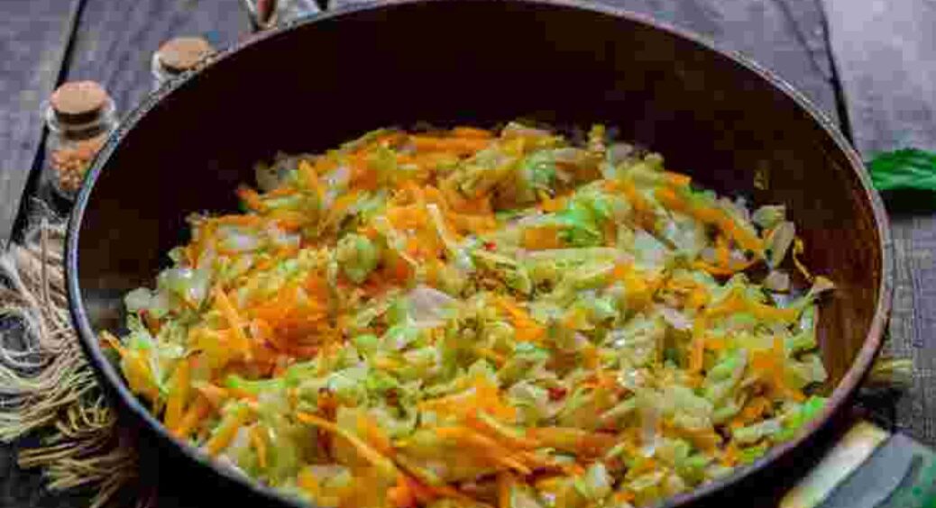 Мінімум швидких вуглеводів та максимум легкого білка: весняна вечеря з молодою капустою 