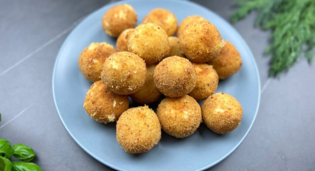 Додаю капусту прямо в картопляне пюре — через 20 хвилин на столі гірка рум’яних кульок 