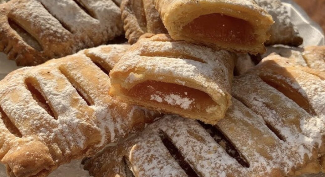 Ріжу груші, і на листкове тісто: 20 хвилин – і на кухні чайний бенкет з запашною випічкою 