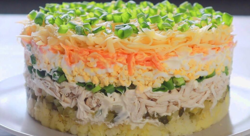 Смачний салат “Тетяна”: подаю на кожне свято і не встигаю спробувати – салатник уже порожній 