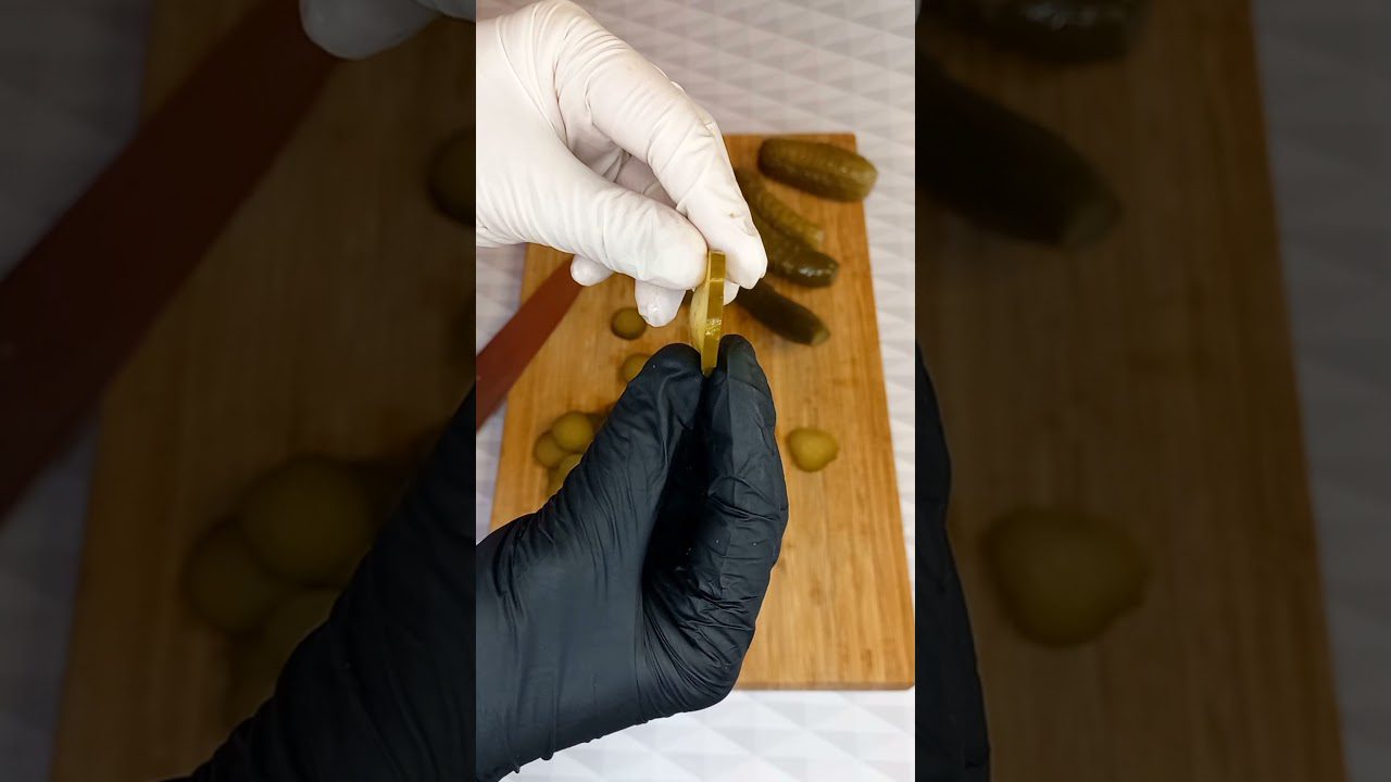 Рецепт салату з квашених огірків та ріпчастої цибулі