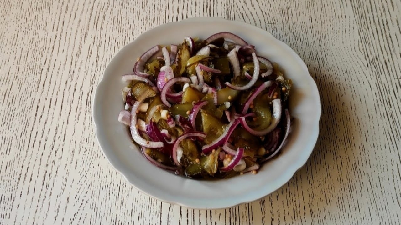 Рецепт салату з квашених огірків та ріпчастої цибулі