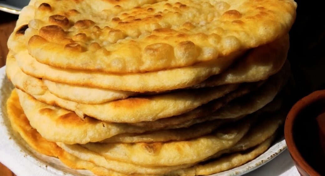 Чалпак по-татарськи: цибулеві коржики з хрусткою скоринкою — можна їсти у Великий піст 