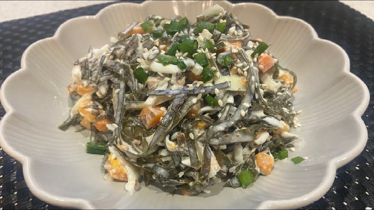 Рецепт святкового салату з морської капусти і курячих яєць