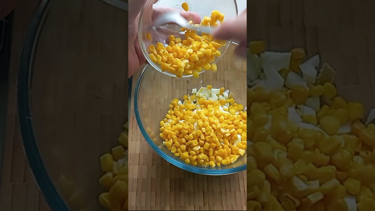 Рецепт святкового салату з морської капусти і курячих яєць